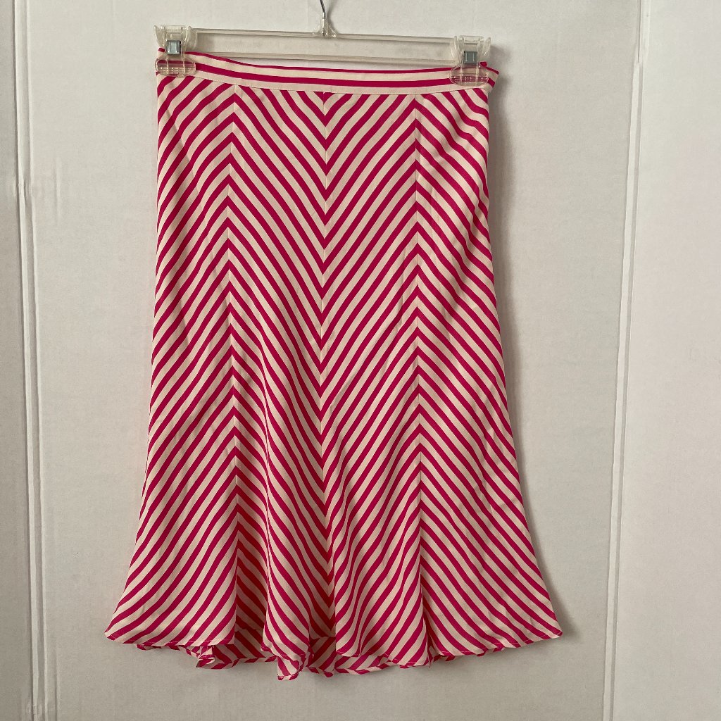 Michael Kors Pink And White V-Sharpe Chevron Patterns Silk Skirt